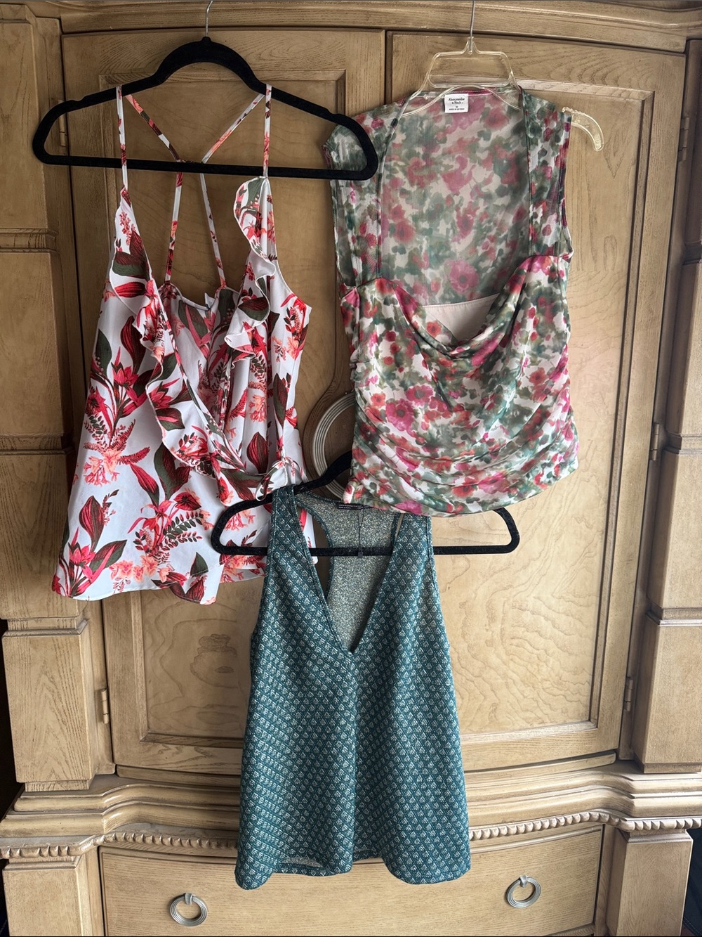 Abercrombie 🔥 BUNDLE AVA mesh top plus 2 FREE TOPS